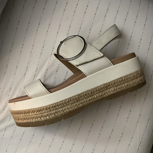 Brand new, never been worn, with box, UGG April Sandals, off white, size 6. - Picture 4 of 4